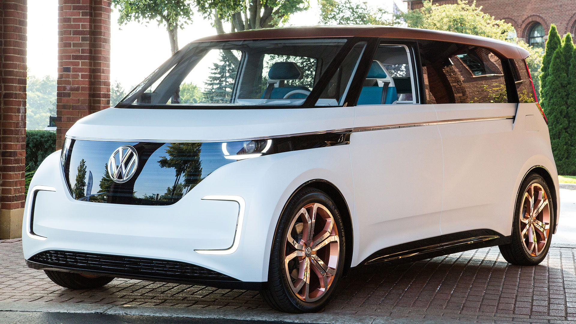 Volkswagen May Debut 300Mile Electric Car in Paris This Fall The Drive